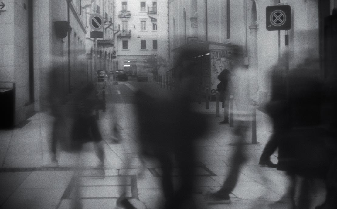 Still 2 — La ragazza d’argento